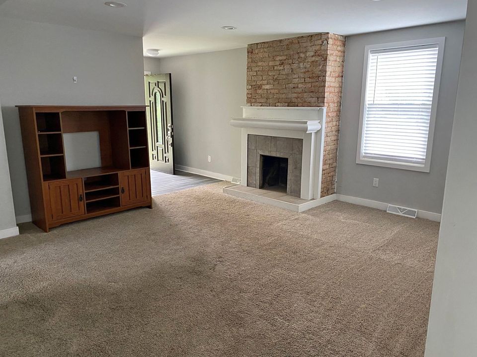 2 Beds 1.5 Baths Townhouse