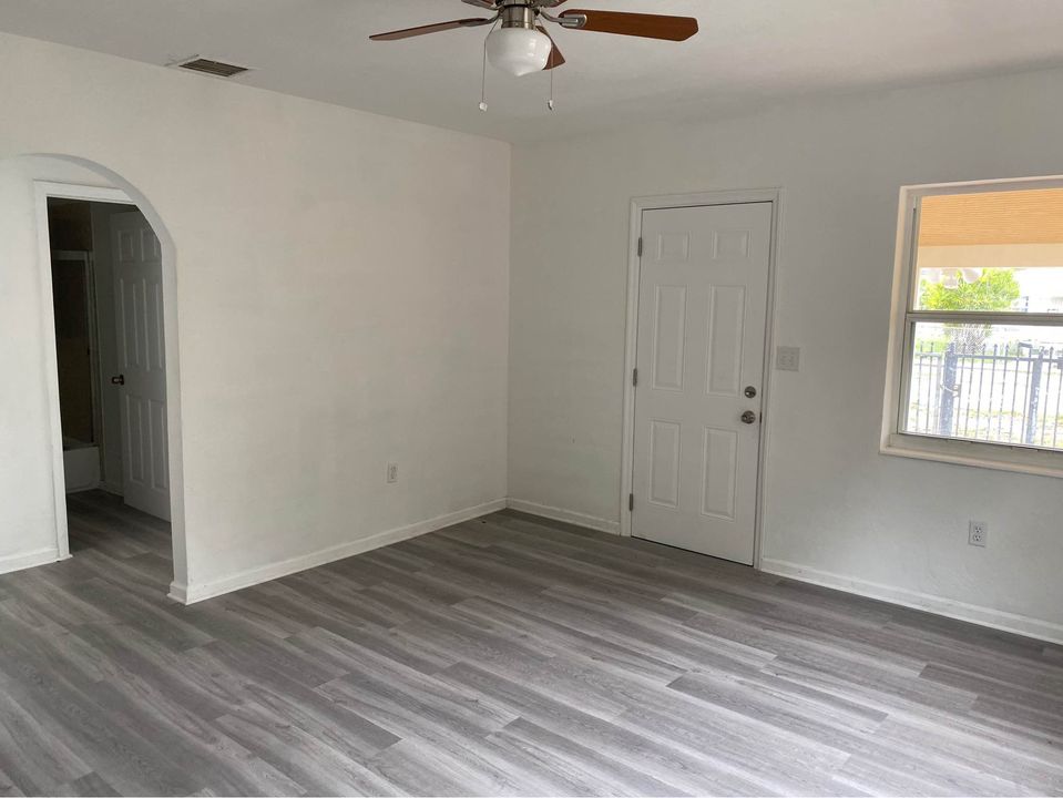 2 Beds 1 Bath - House photo'