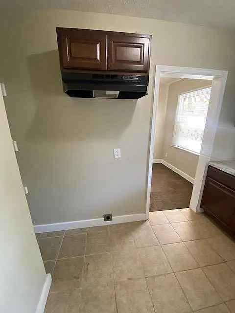 2 Beds 1 Bath - House