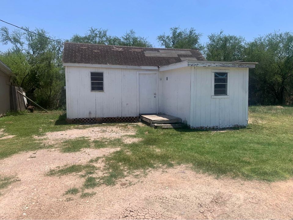 2 Beds 1 Bath - House