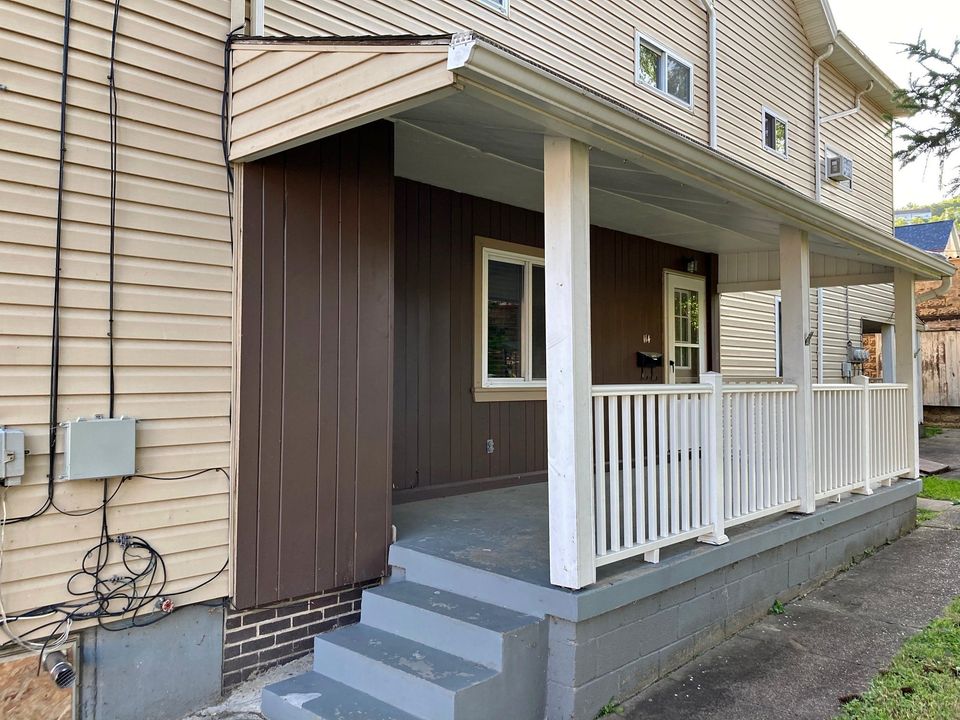 2 Beds 1 Bath Townhouse