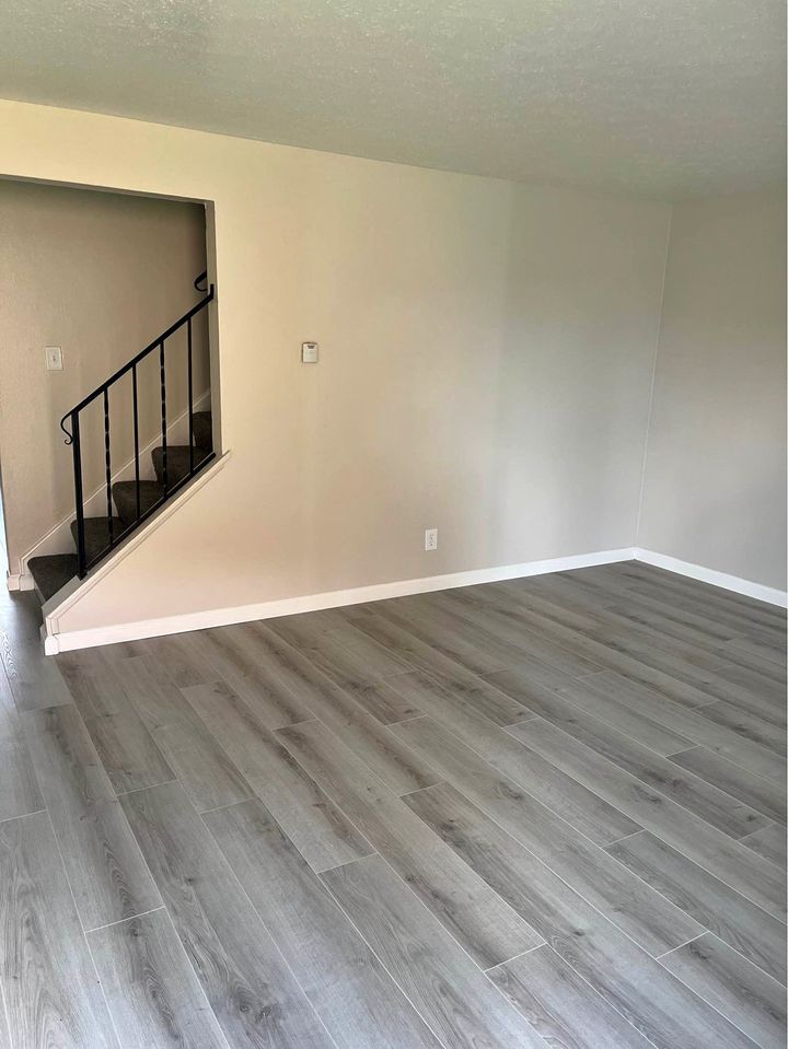 2 Beds 1 Bath - Townhouse