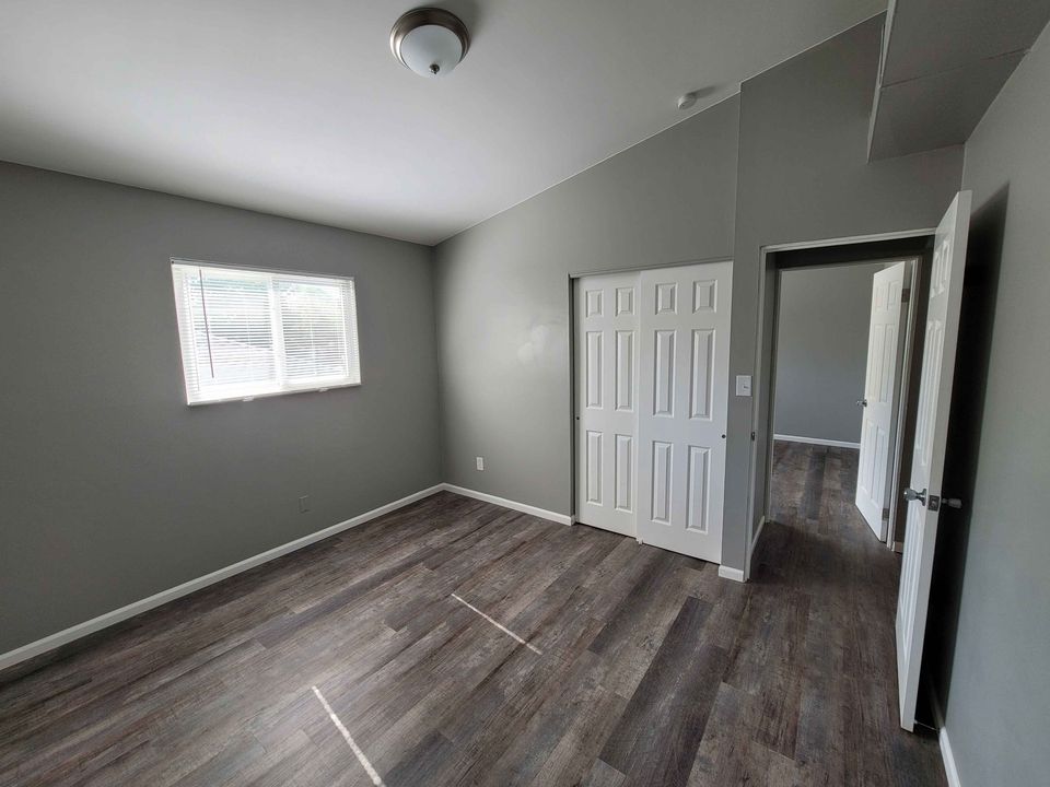 2 Beds 1 Bath - Townhouse photo'