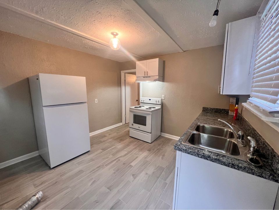 2 Beds 1 Bath Townhouse photo'