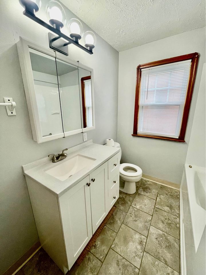 2 Beds 1 Bath - Townhouse photo'