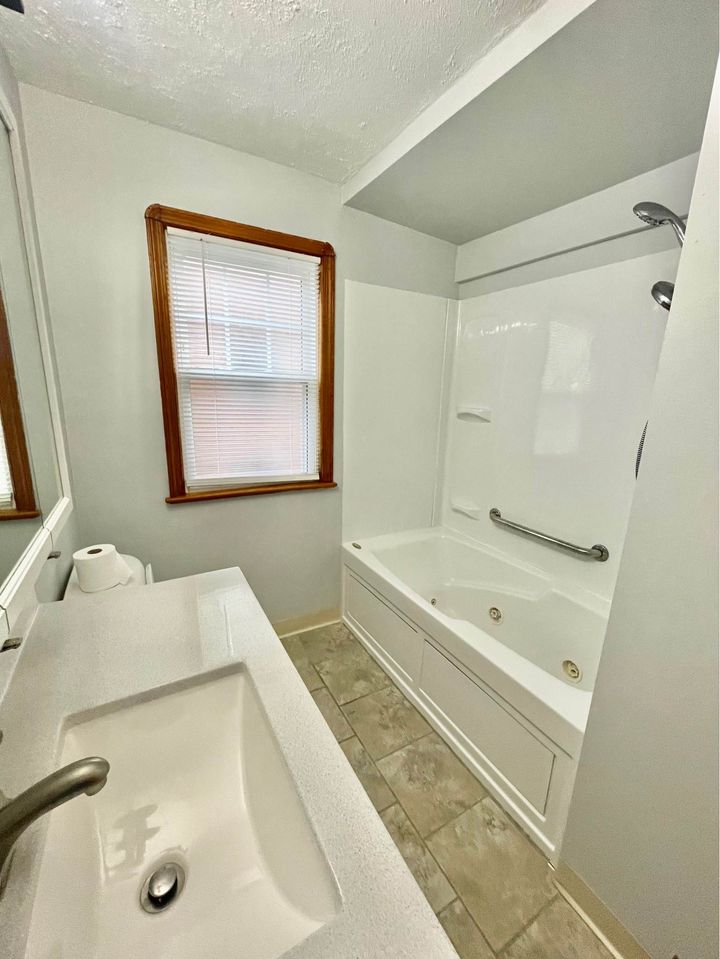 2 Beds 1 Bath - Townhouse photo'