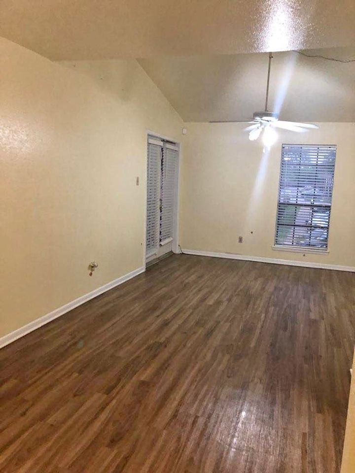 2 Beds 1 Bath - Townhouse