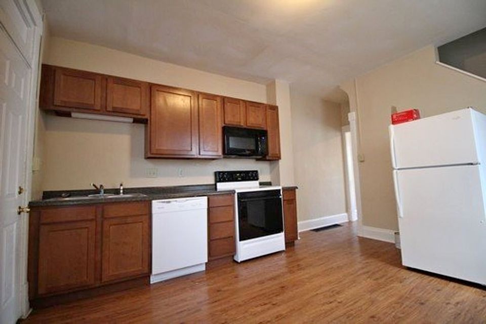 2 Beds 1 Bath Townhouse