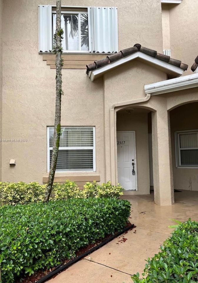 2 Beds 2.5 Baths - Townhouse - 4