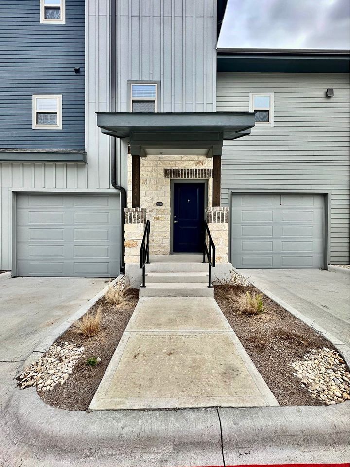 2 Beds 2 Baths - Townhouse