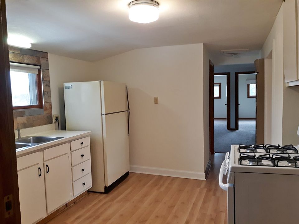 3 Beds 1 Bath Apartment photo'