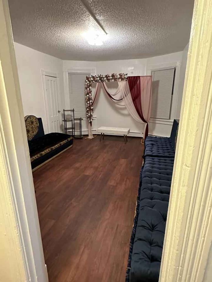 3 Beds 1 Bath - Apartment - 10