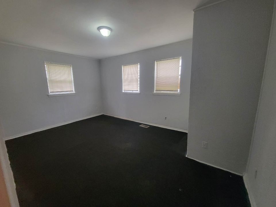 3 Beds 1 Bath - House photo'