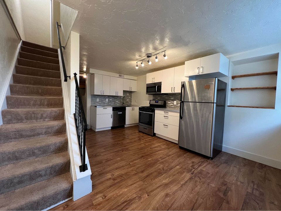 3 Beds 1 Bath - House