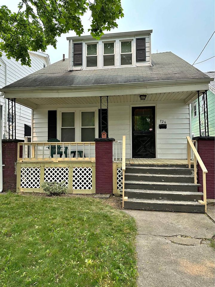 3 Beds 1 Bath - House photo'