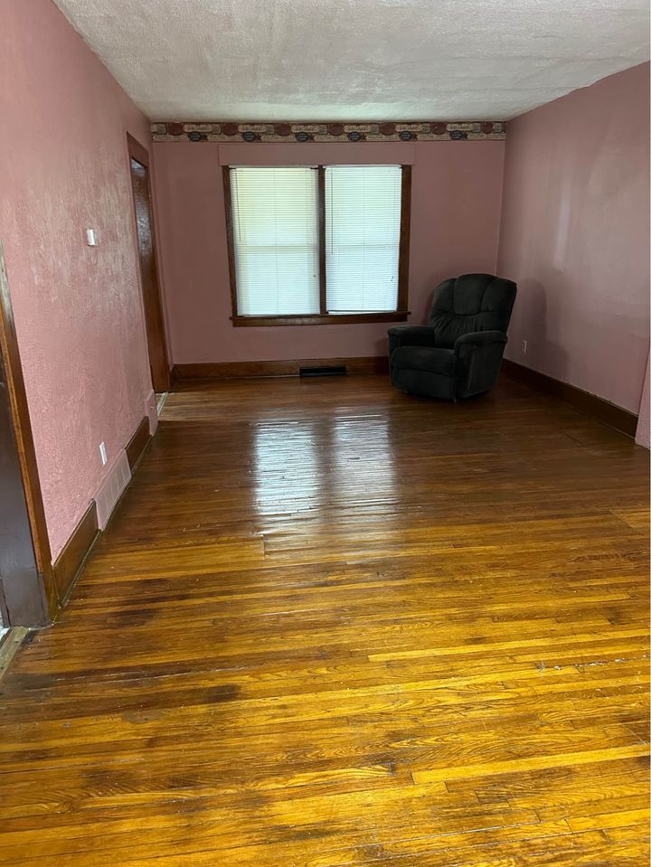 3 Beds 1 Bath - House photo'