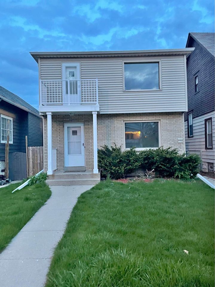 3 Beds 1 Bath - Townhouse