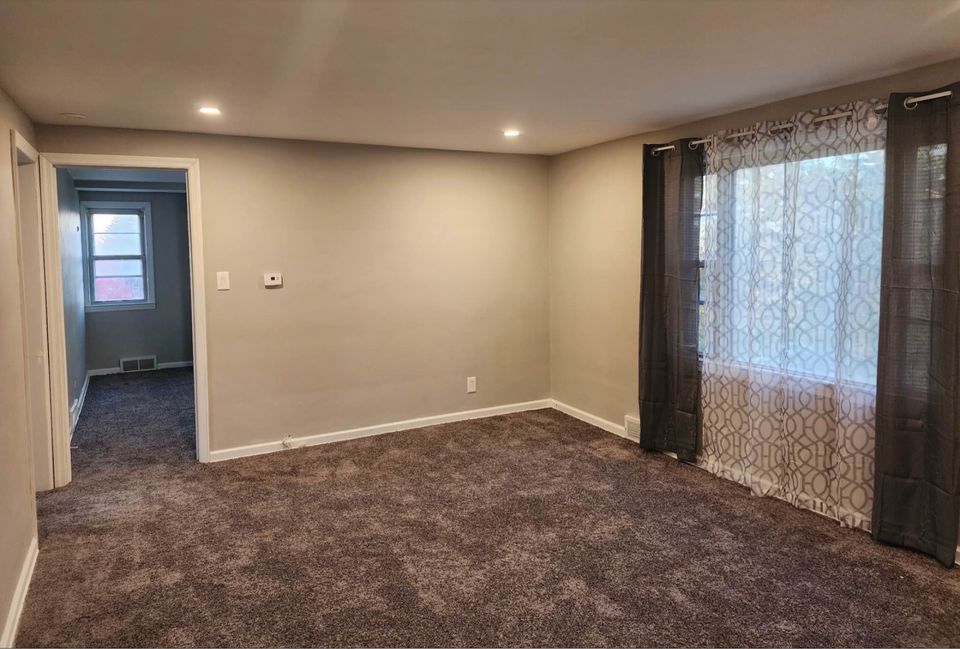 3 Beds 1 Bath Townhouse photo'