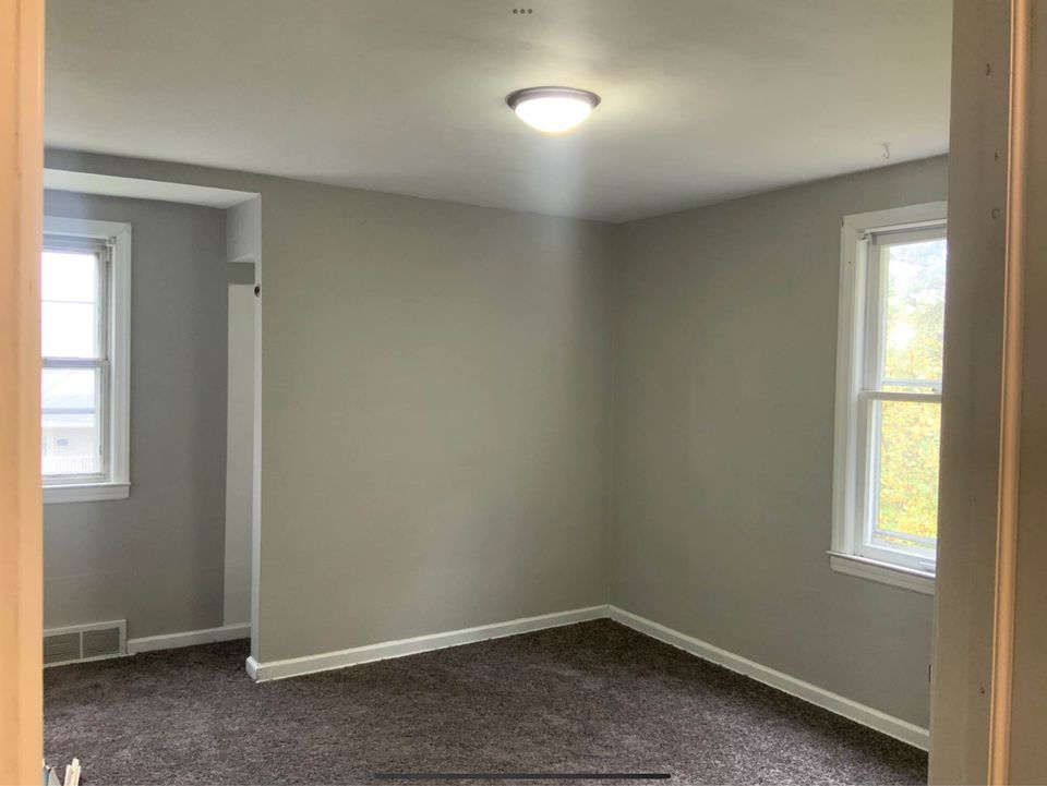 3 Beds 1 Bath Townhouse photo'