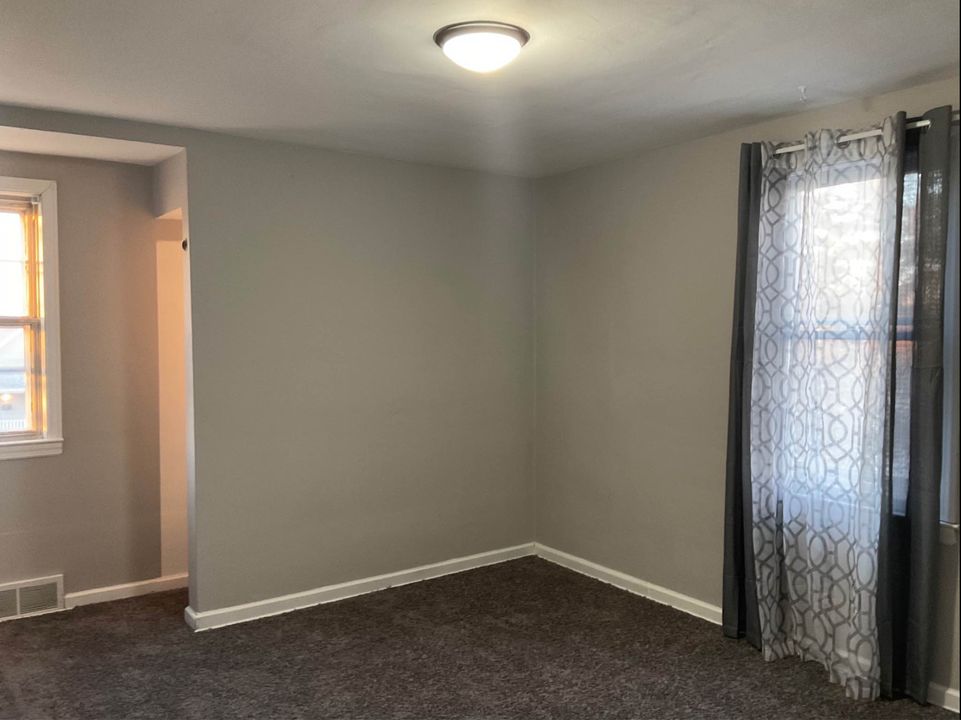 3 Beds 1 Bath Townhouse photo'