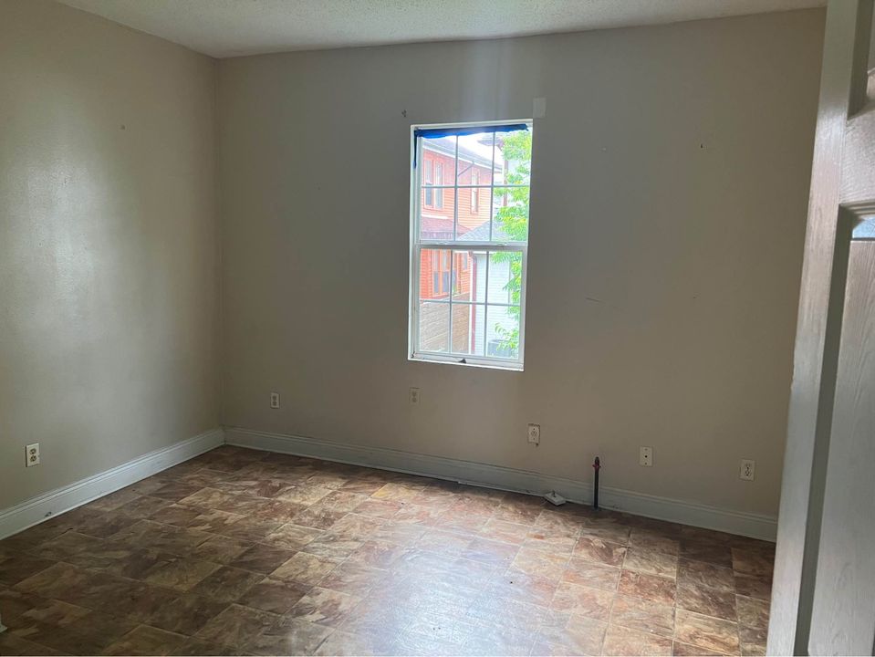 3 Beds 1 Bath - Townhouse photo'