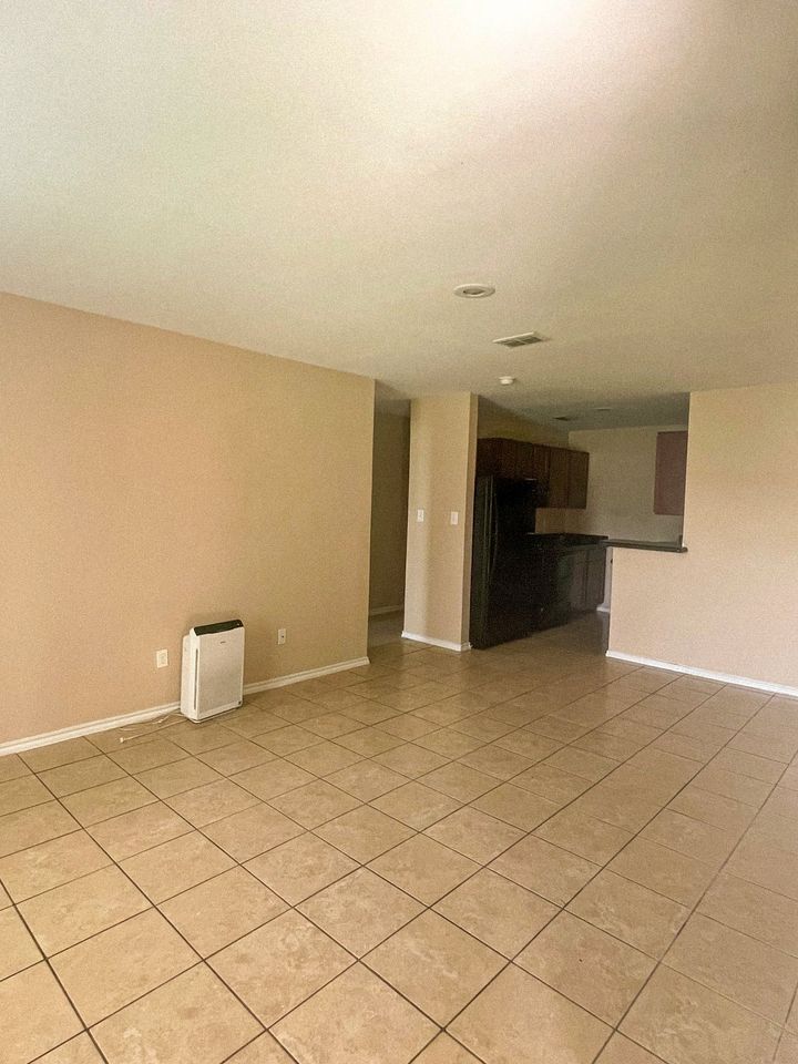 3 Beds 2 Baths Apartment