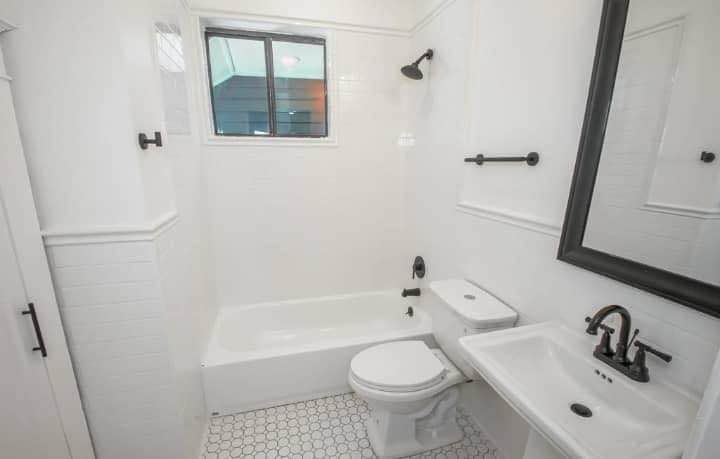 3 Beds 2 Baths - House - 14