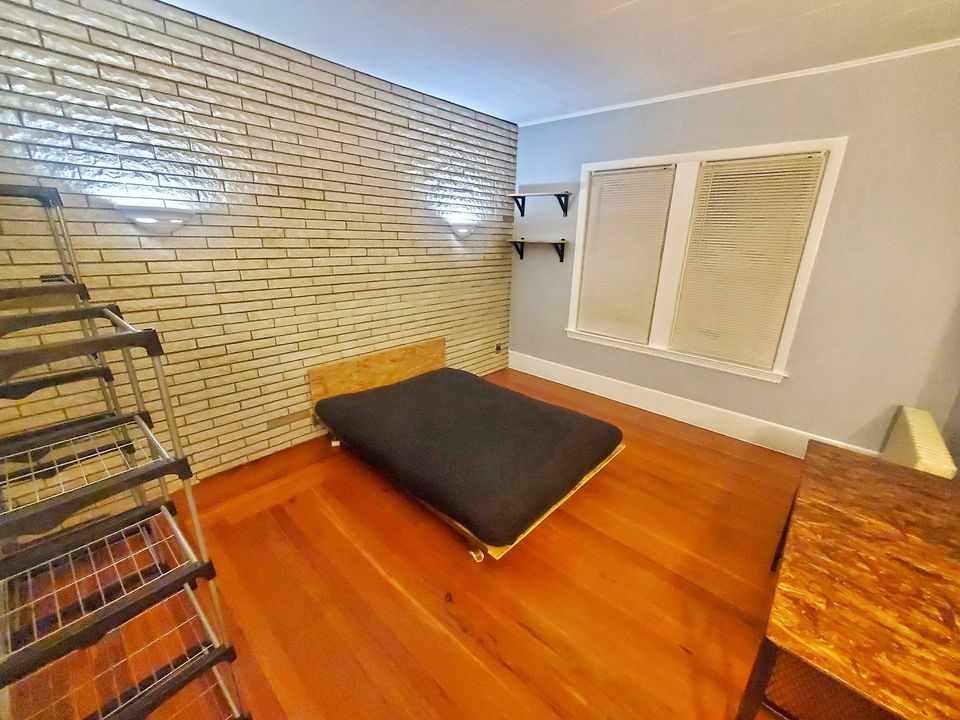 4 Beds 1 Bath Townhouse photo'