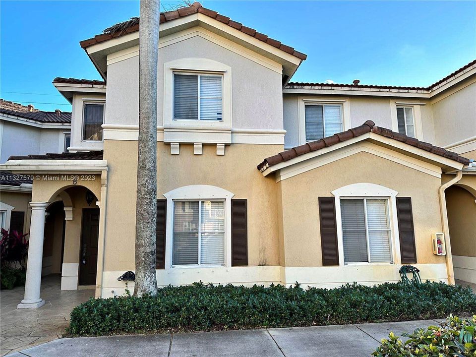 4 Beds 3 Baths - Townhouse