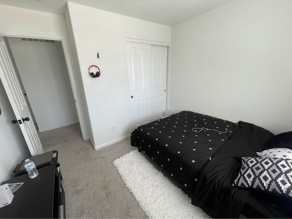 5 Beds 4 Baths Room only photo'