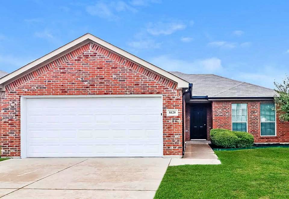 Comfortable house for immediate move in Fort Worth Texas