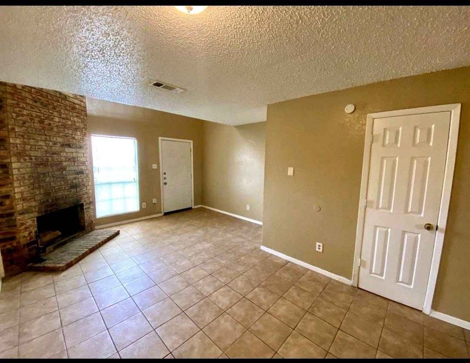 1 Bed 2 Baths - Townhouse photo'