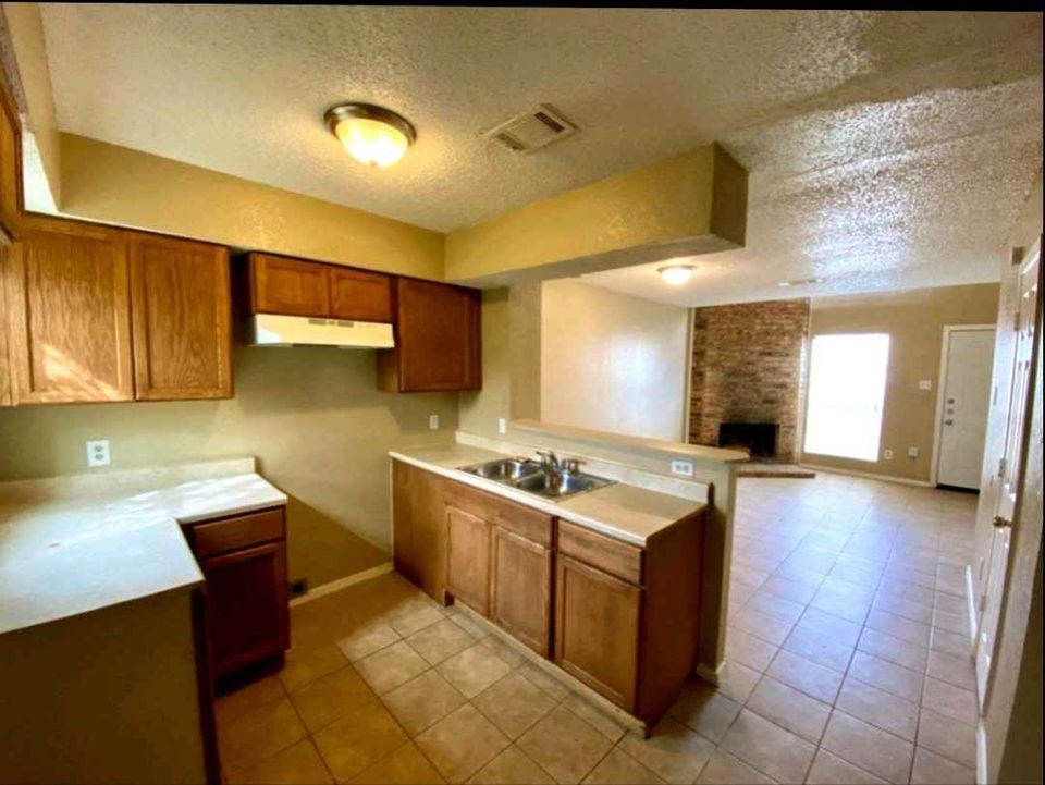 1 Bed 2 Baths - Townhouse photo'