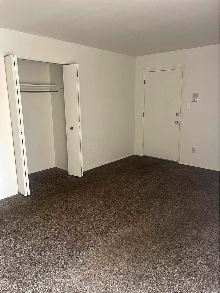 1 BEDROOM APARTMENT FOR RENT - Keego Harbor