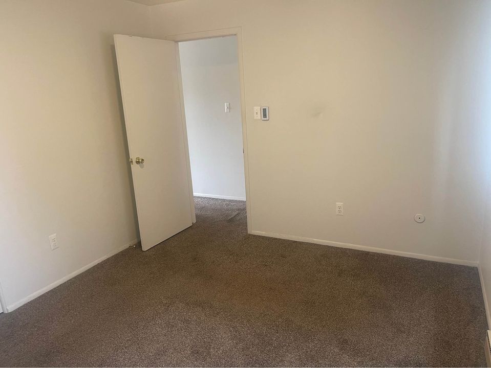 1 BEDROOM APARTMENT FOR RENT - Keego Harbor photo'