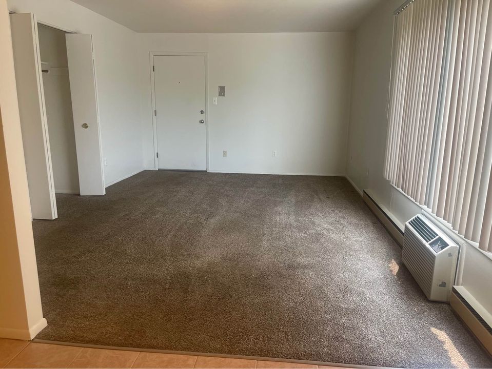 1 BEDROOM APARTMENT FOR RENT - Keego Harbor photo'