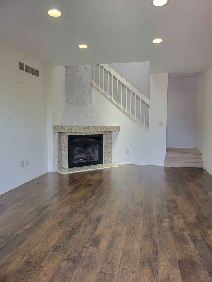 2 Beds 1.5 Baths - Townhouse