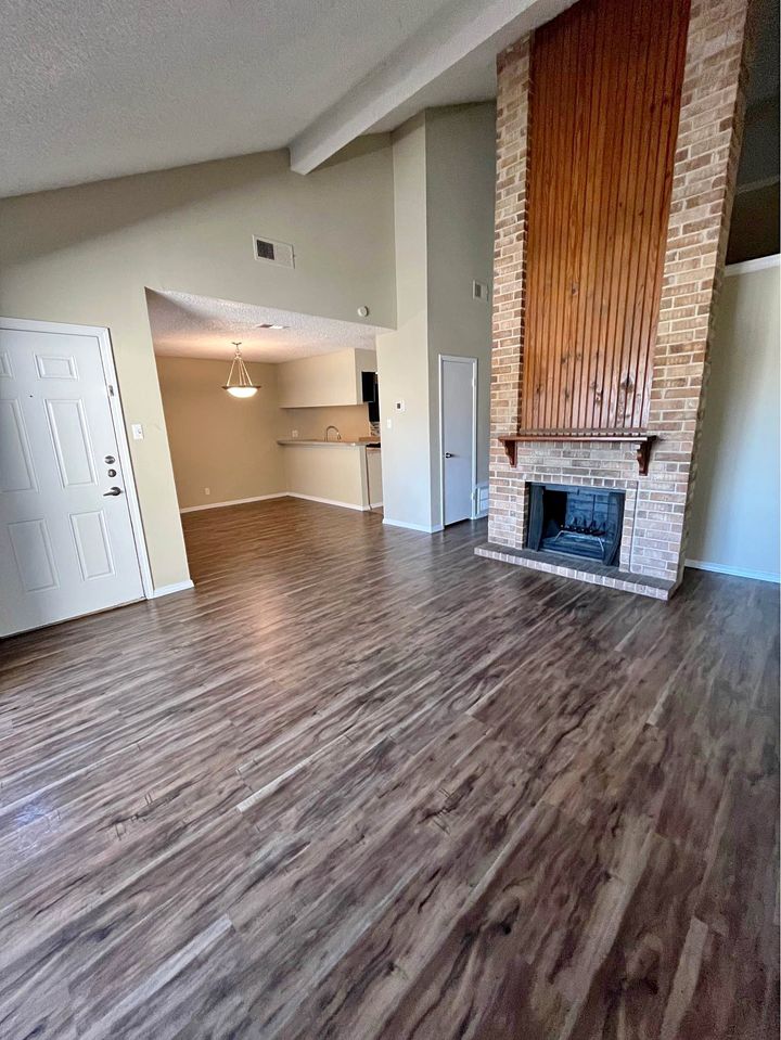 2 Beds 1.5 Baths - Townhouse