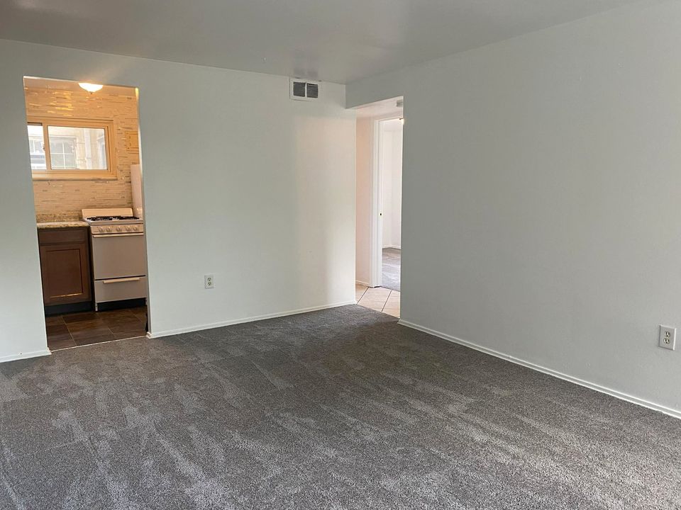 2 Beds 1 Bath Apartment