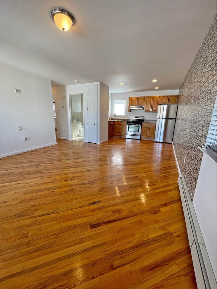 2 Beds 1 Bath - Apartment