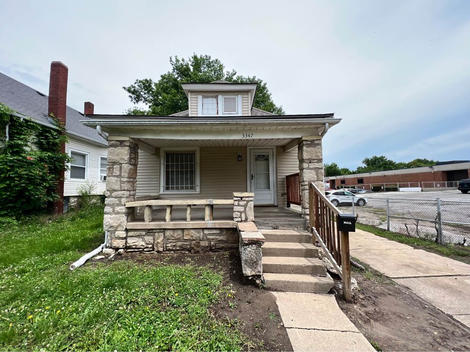 2 Beds 1 Bath - House photo'