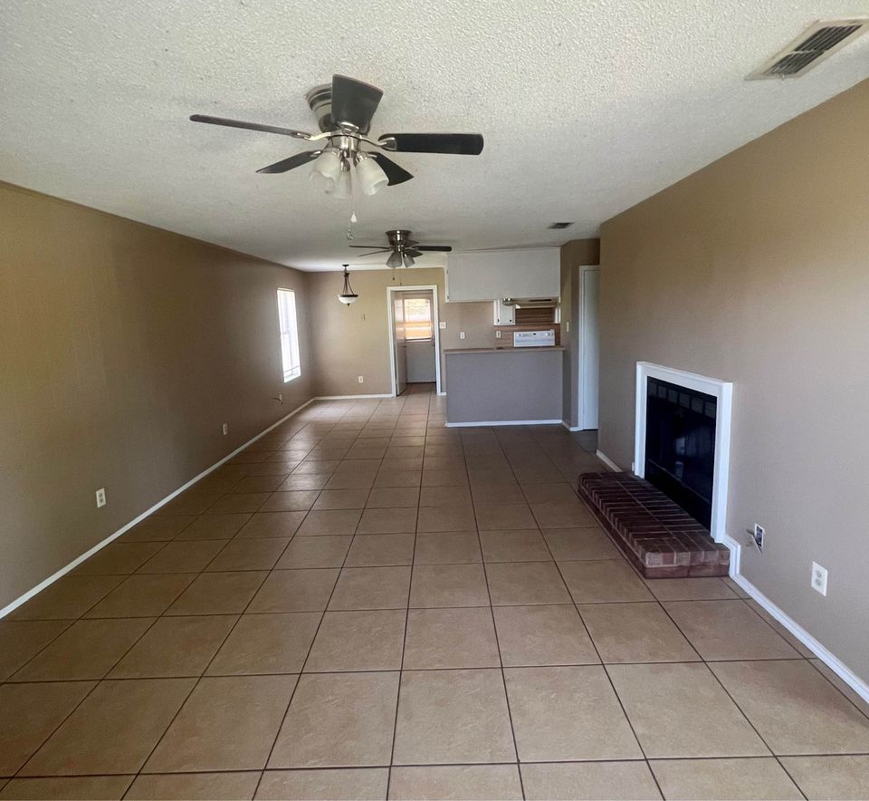 2 Beds 1 Bath - House photo'