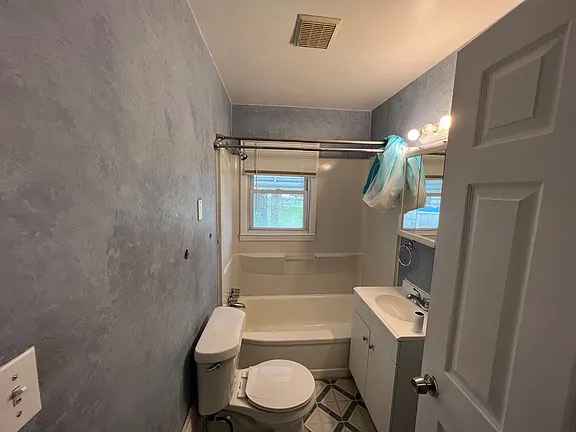 2 Beds 1 Bath - House photo'