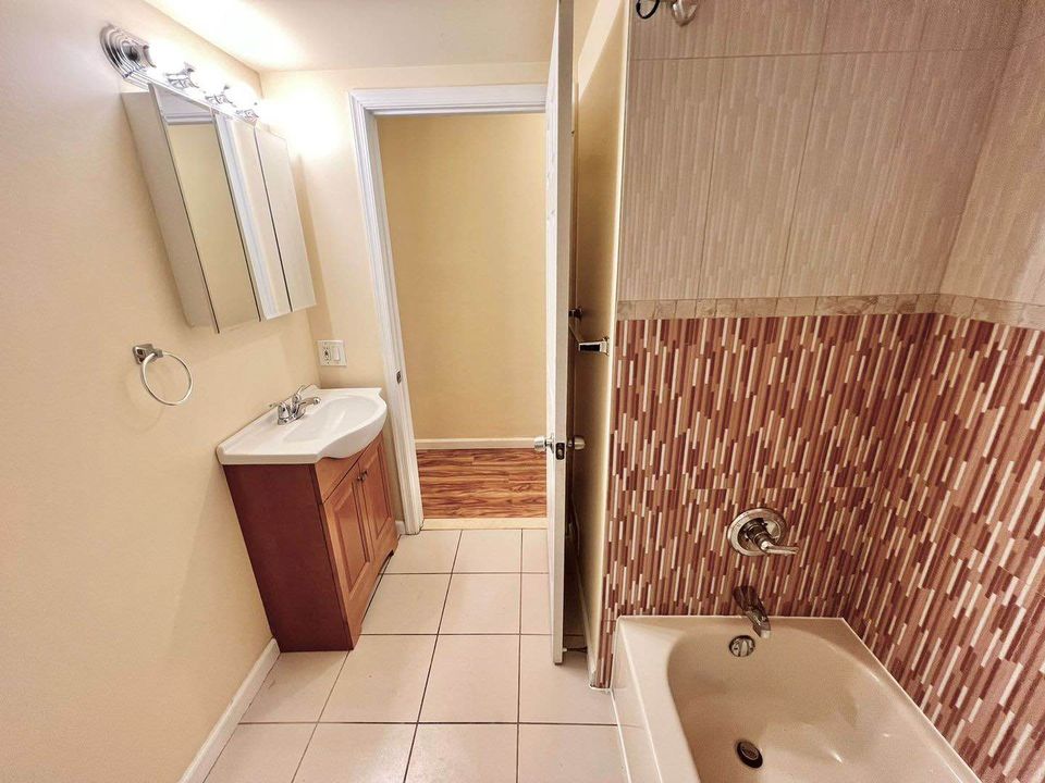 2 Beds 1 Bath - Townhouse photo'