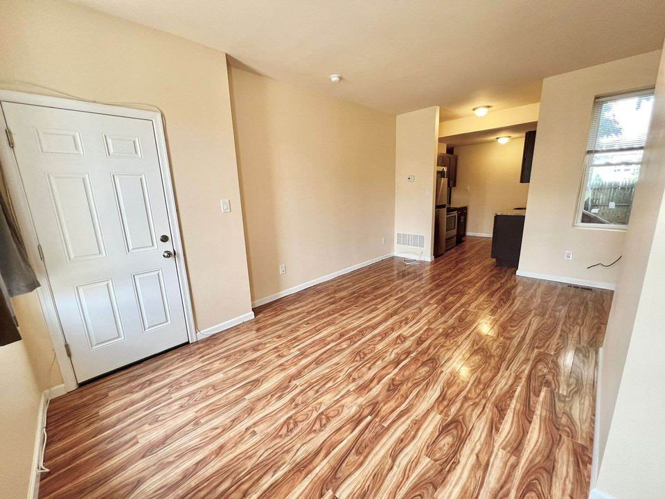 2 Beds 1 Bath - Townhouse photo'