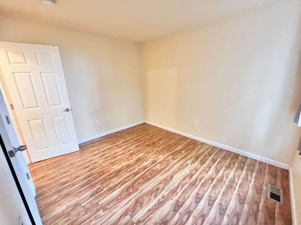 2 Beds 1 Bath - Townhouse photo'