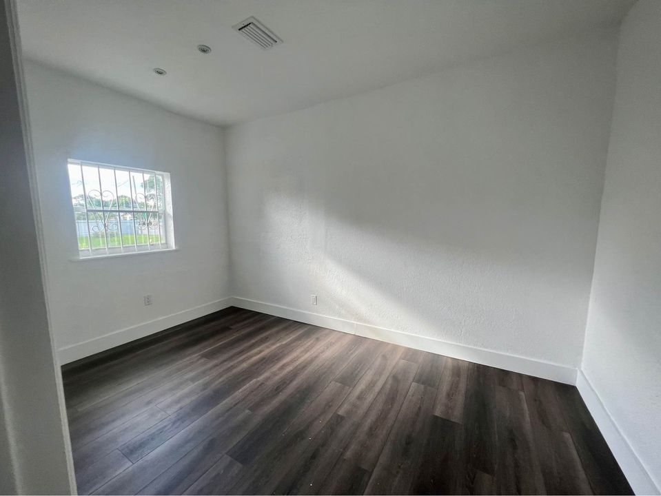 2 Beds 1 Bath - Townhouse photo'