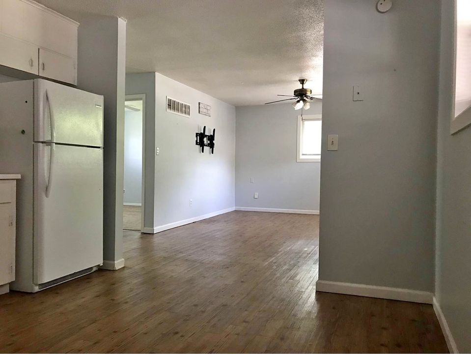 2 Beds 1 Bath - Townhouse