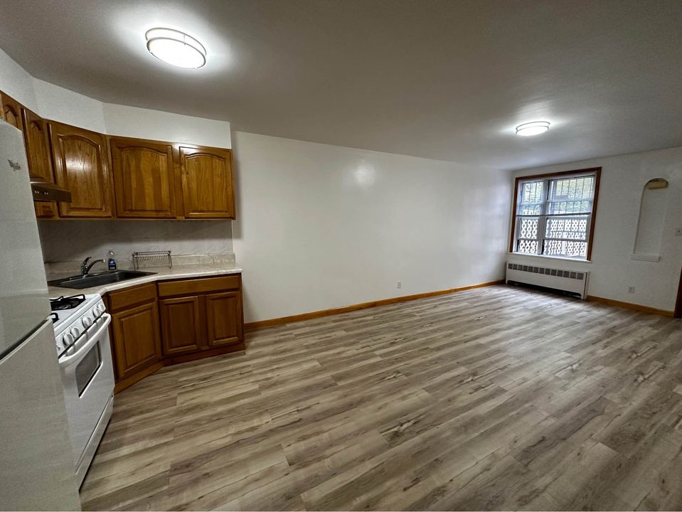 2 Beds 1 Bath - Townhouse photo'