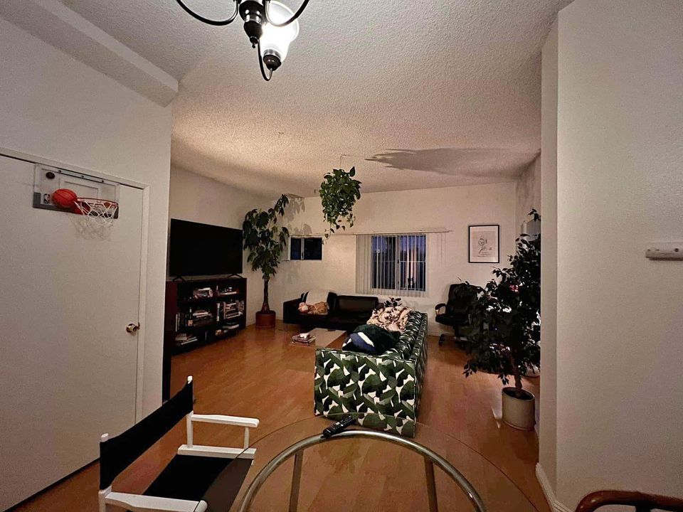 2 Beds 2.5 Baths - Townhouse